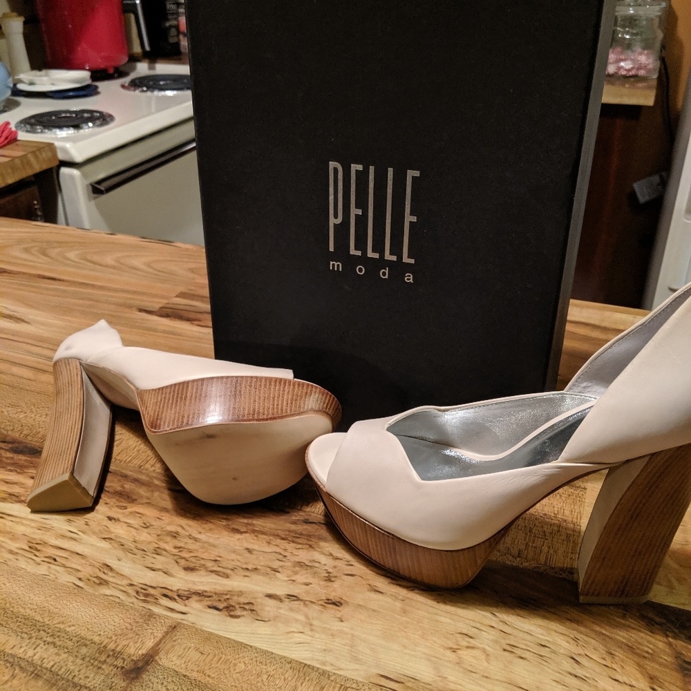 Shoes - Picture 4 of 4